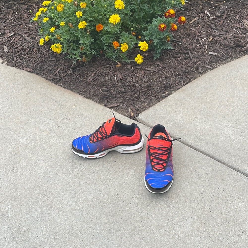 Like new mens nike airmax tn chrimson orange and blue